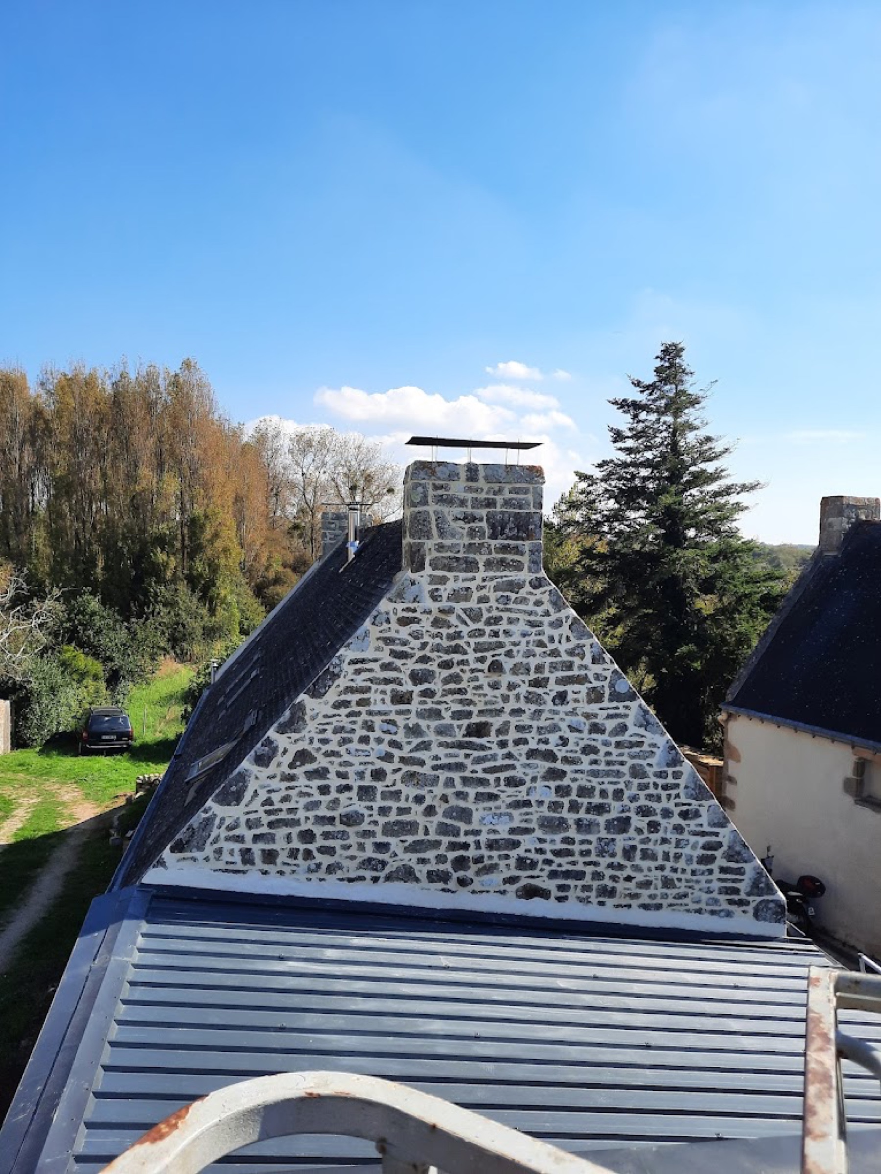 Restauration de pignon en pierre — longère bretonne